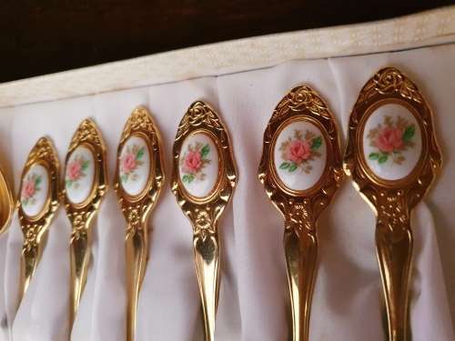 Eetrite porcelain Rose tops 12 piece