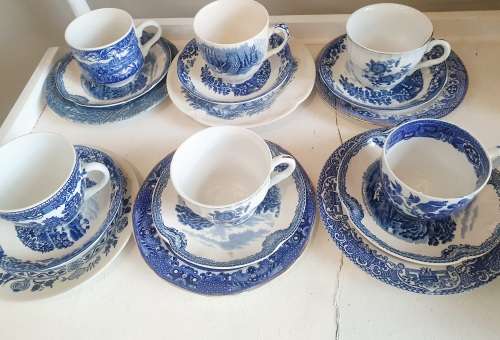 6 cups adn saucers ONLY PLEASE NOTE  blue and white Mixmatch RANDOM