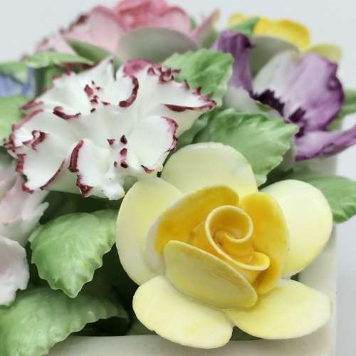 Pretty Royal Doulton China `Wheelbarrow` Flower Posy
