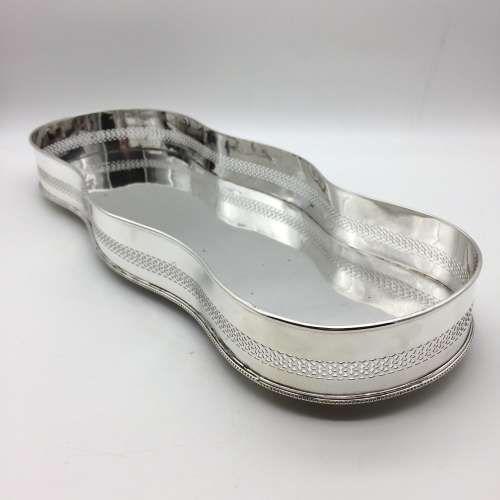 Elegant Vintage Silver-Plated Gallery Tray