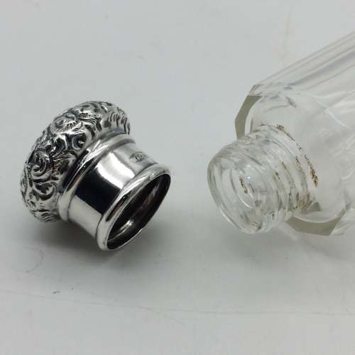 Victorian Solid Silver Topped Scent Bottle (1894)