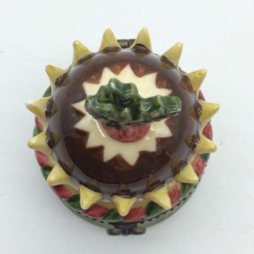 Vintage `Villeroy and Boch` Christmas Trinket Box (no box)