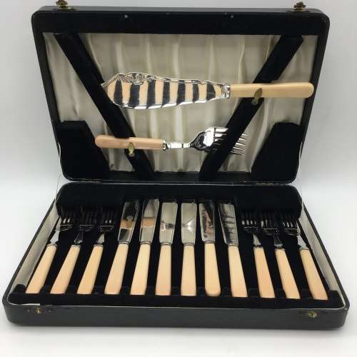 Vintage Six Place `Canteen of Fish Knives/Forks and Carvers`