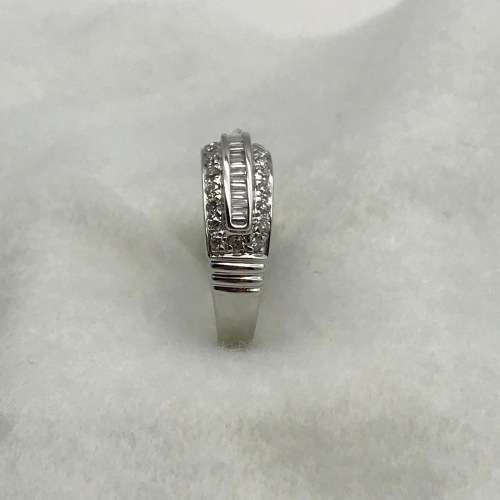 18ct White Gold and Diamond Ring (V. R56 180)