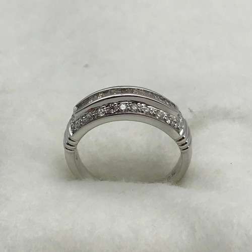 18ct White Gold and Diamond Ring (V. R56 180)