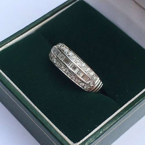 18ct White Gold and Diamond Ring (V. R56 180)
