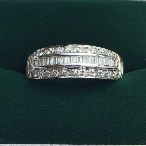 18ct White Gold and Diamond Ring (V. R56 180)