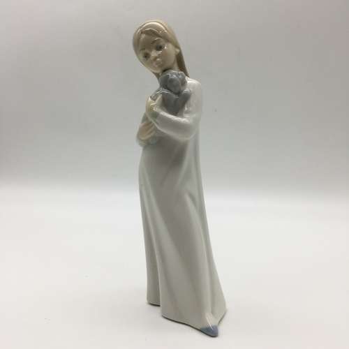Adorable Vintage `Nao by Lladro` Figurine