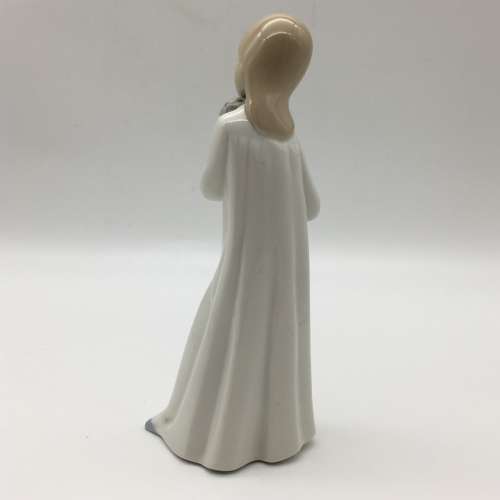 Adorable Vintage `Nao by Lladro` Figurine