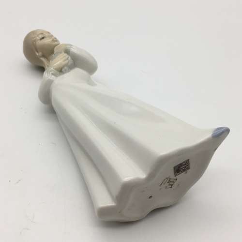 Adorable Vintage `Nao by Lladro` Figurine