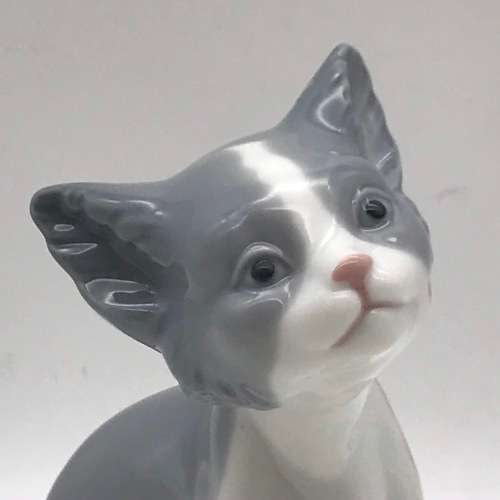 Charming Vintage `Lladro` Kitten Figurine