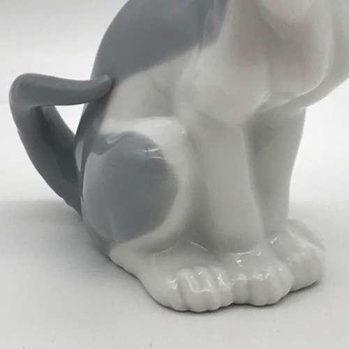 Charming Vintage `Lladro` Kitten Figurine