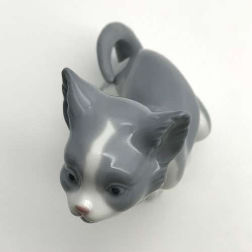 Charming Vintage `Lladro` Kitten Figurine