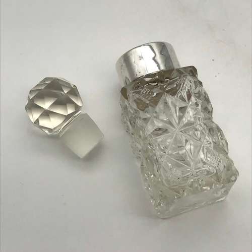 Victorian Solid Silver & Crystal Scent Bottle (1898)