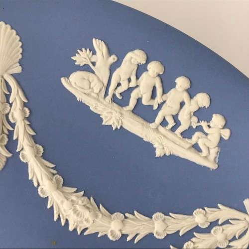Attractive Wedgwood `Cherubs` Cabinet Plate