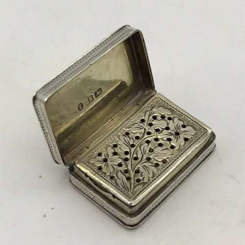 Charming Antique Silver Vinaigrette (1840)