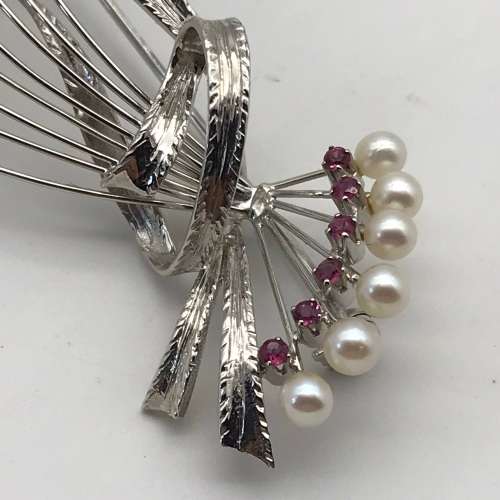 Vintage 18ct White Gold, Ruby & Pearl Brooch (9,9g) (V. R46 550)