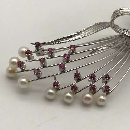 Vintage 18ct White Gold, Ruby & Pearl Brooch (9,9g) (V. R46 550)