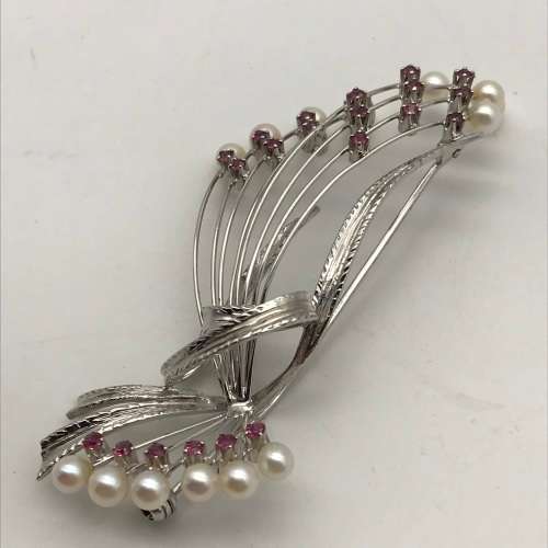 Vintage 18ct White Gold, Ruby & Pearl Brooch (9,9g) (V. R46 550)