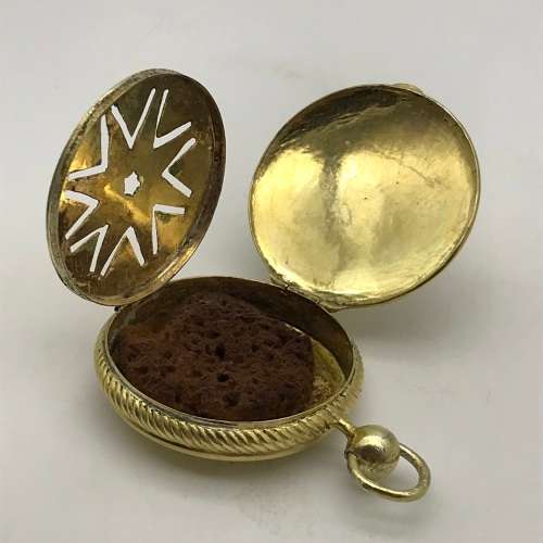 Wonderful Victorian, Gilt Vinaigrette (1849)