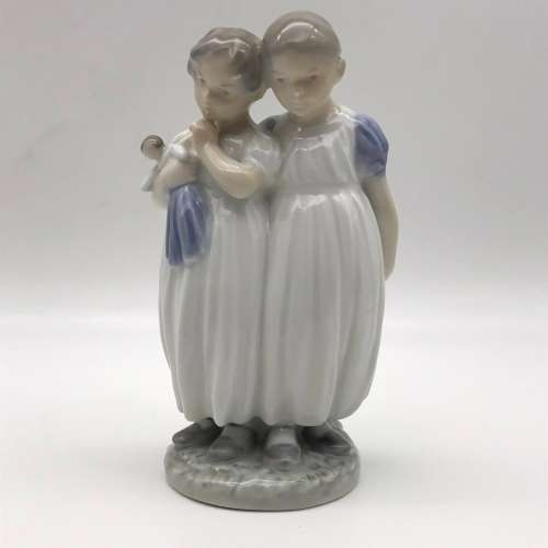 Adorable `Royal Copenhagen` Figurine (939)