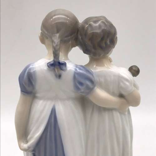Adorable `Royal Copenhagen` Figurine (939)