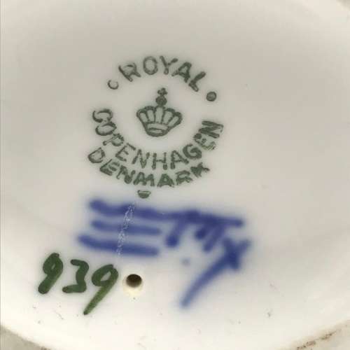 Adorable `Royal Copenhagen` Figurine (939)