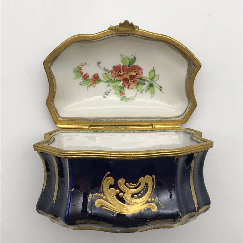 Beautiful Early Hand-Painted Porcelain Trinket Box