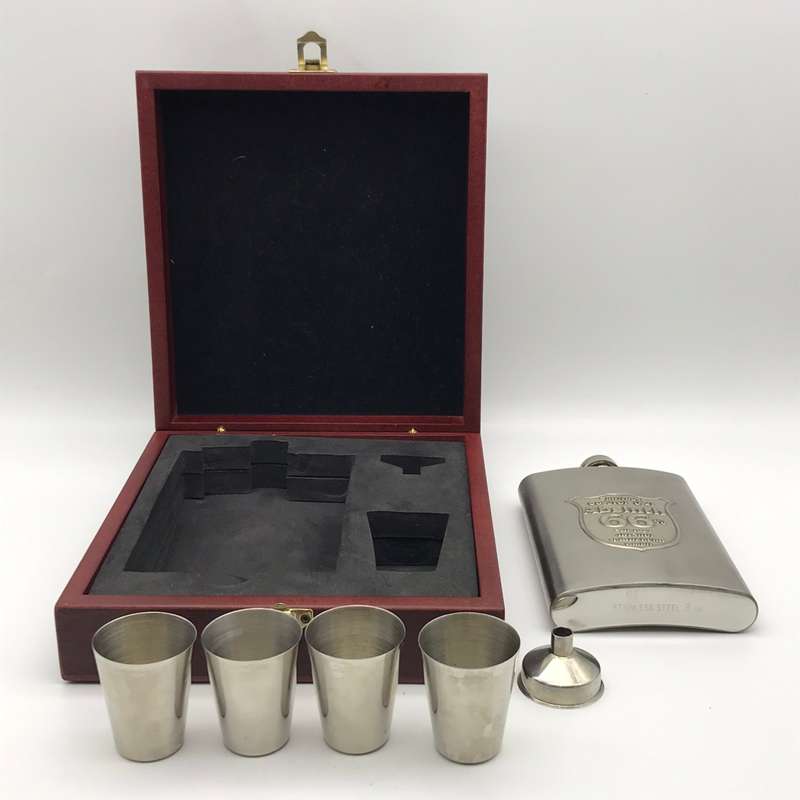 Boxed Hip Flask Set (Unwanted Gift)