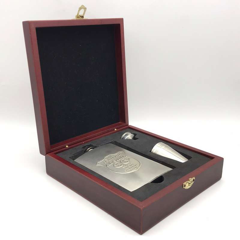 Boxed Hip Flask Set (Unwanted Gift)