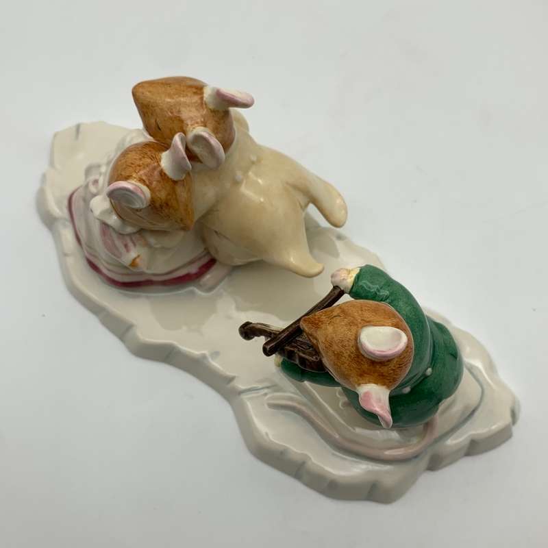 R/Doulton Brambly Hedge `The Ice Ball` Figurine (Ltd. Edition)