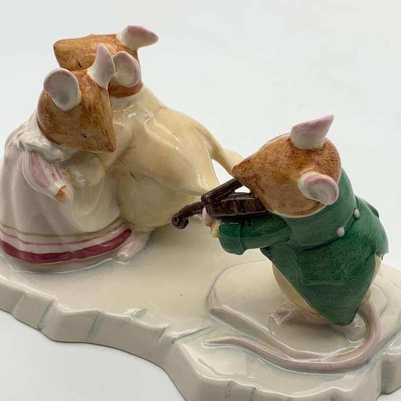 R/Doulton Brambly Hedge `The Ice Ball` Figurine (Ltd. Edition)