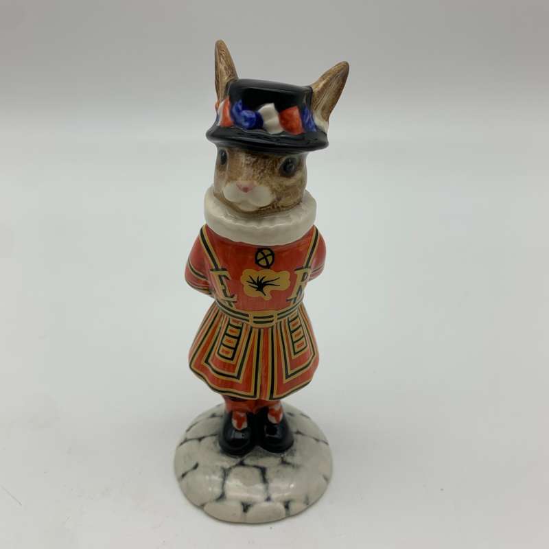 R/Doulton `Beefeater` Bunnykins Figurine (Ltd Edition)