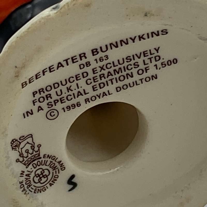 R/Doulton `Beefeater` Bunnykins Figurine (Ltd Edition)