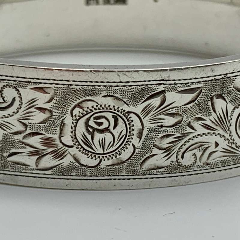 Lovely Vintage Sterling Silver Bangle
