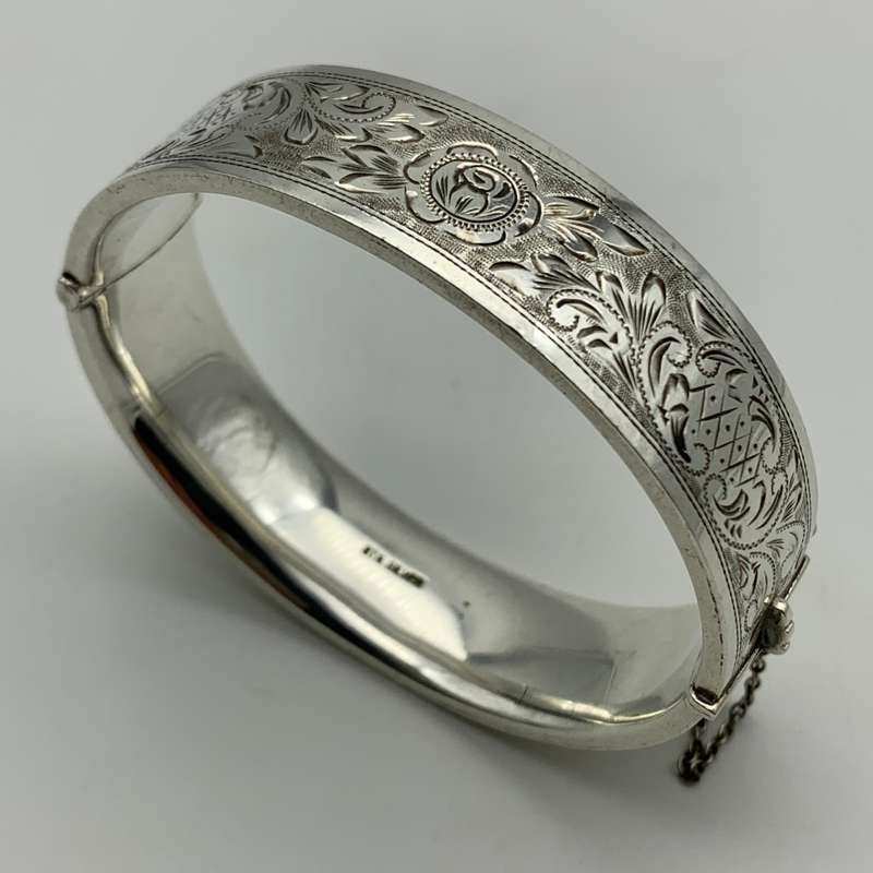 Lovely Vintage Sterling Silver Bangle