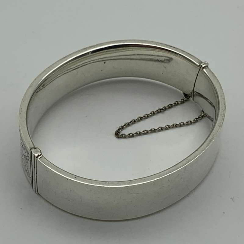 Lovely Vintage Sterling Silver Bangle