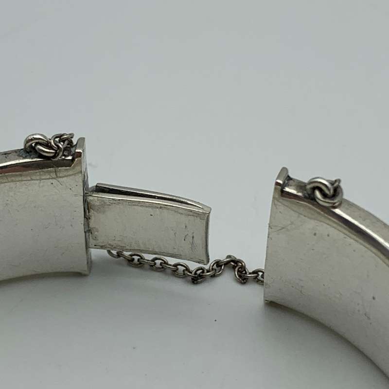 Lovely Vintage Sterling Silver Bangle