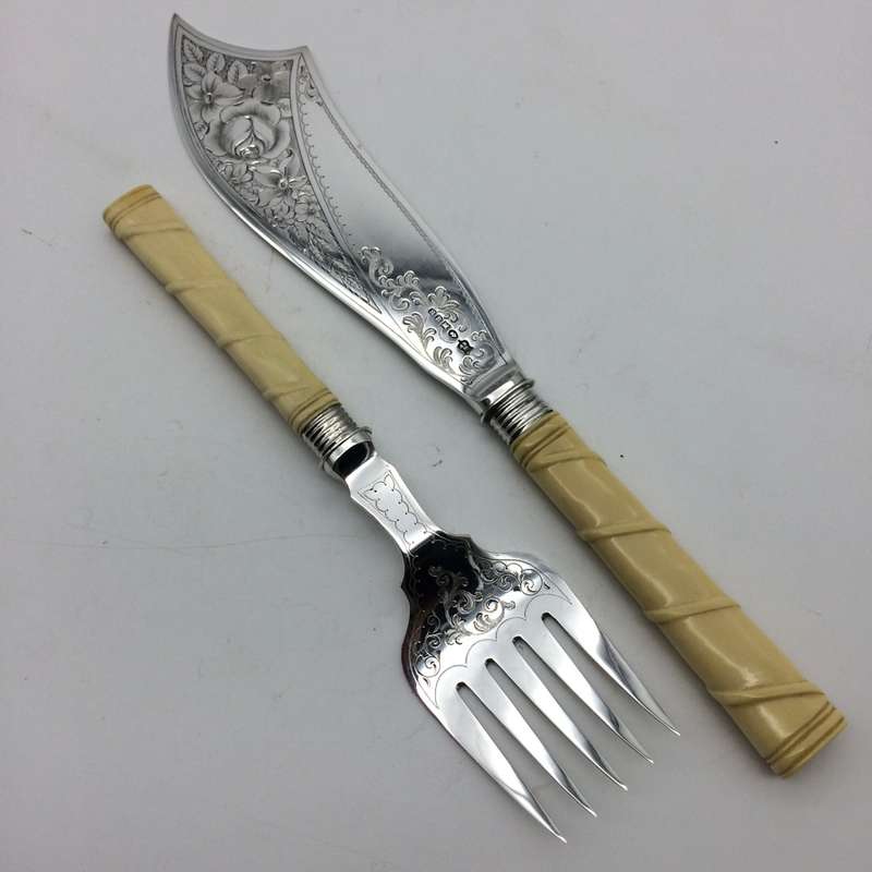 Attractive Boxed Victorian Silver-Plated Fish Servers