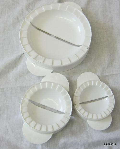 3 PIECE  DUMPLING MOULD SET