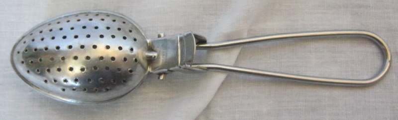 STAINLESS STEEL TEA STRAINER-+-15.5CM LONG