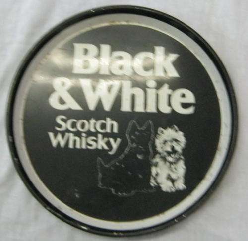ROUND BLACK AND WHITE SCOTCH WHISKY BAR TRAY(+-31CM IN DIAMETER)