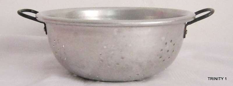 ANTIQUE ALIMINIUM COLANDER(+-23CM IN DIAM)