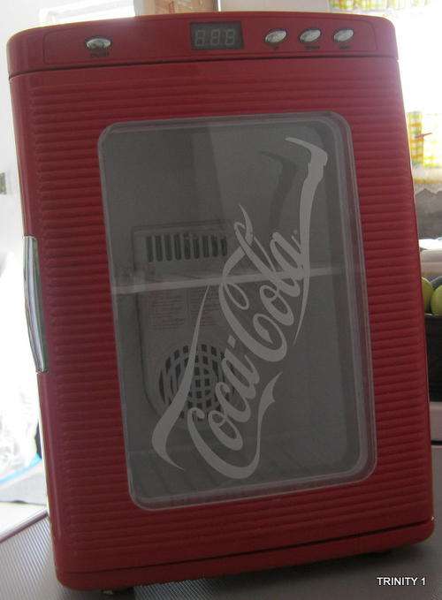 25 LITER COCA COLA BAR FRIDGE (+-48cm by +-37cm by +-34cm)(NEVER USED)TESTED AND WORKING PERFECTLY