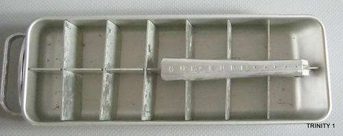 VINTAGE FRIGIDAIRE/QUICKUBE ALUMINIUM ICE CUBE TRAY.(+-29CM LONG)