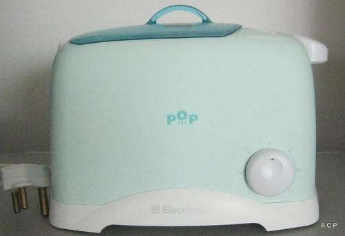 ELECTROLUX 2 SLICE POP UP TOASTER
