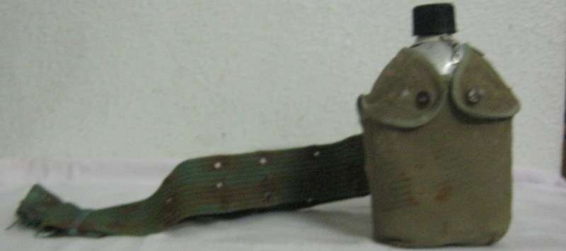 OLD METAL  ARMY BOTTLE IN POUCH