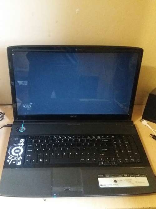 *Massive* 18.4' Screen, 6Gig Ram, NVIDIA graphics,320 Gigs-Acer Aspire 8930g
