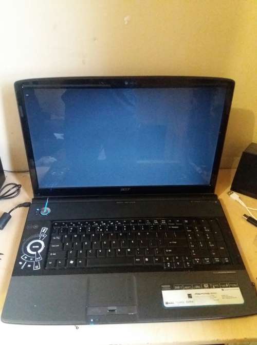 *Massive* 18.4' Screen, 6Gig Ram, NVIDIA graphics,320 Gigs-Acer Aspire 8930g