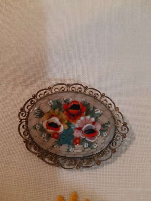 BROOCH